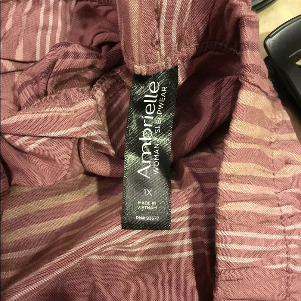 Ambrielle 1X NWT womans sleep/lounge shorts mauve stripe - Picture 5 of 12